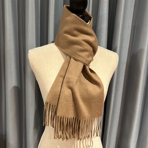 Club Room Luxurious 100% Cashmere Fringed Tan or Camel Colored Scarf 60" x 12" - Picture 3 of 9